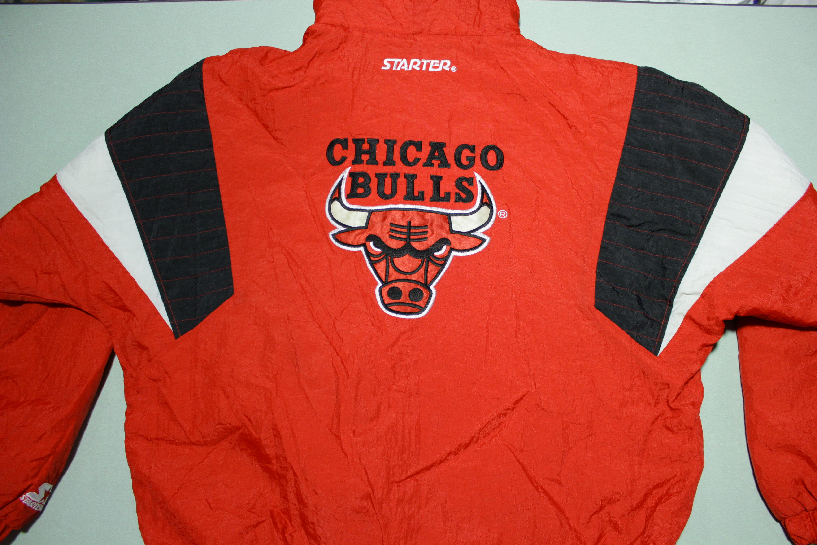 Chicago Bulls Big Logo Vintage 90's Red Starter Pullover Jacket Center Pouch