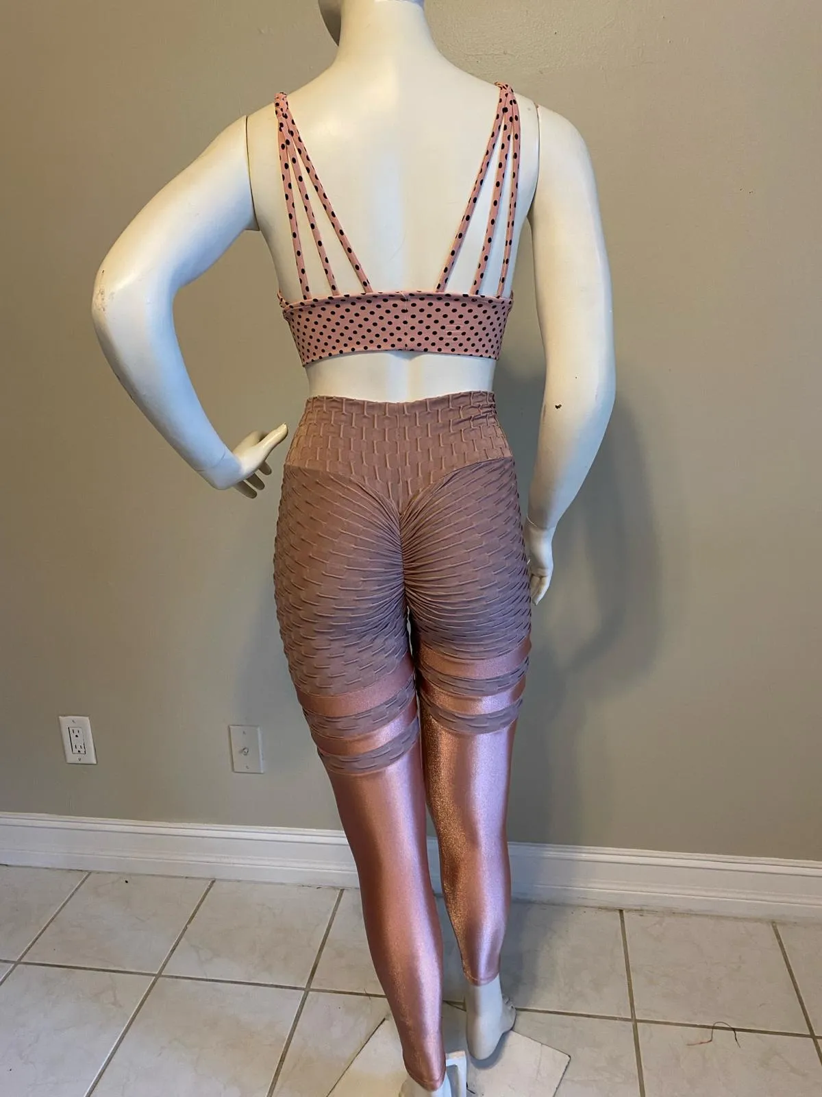 SCRUNCH BOOTY ROSE LEGGING AND TOP - NO RETURN